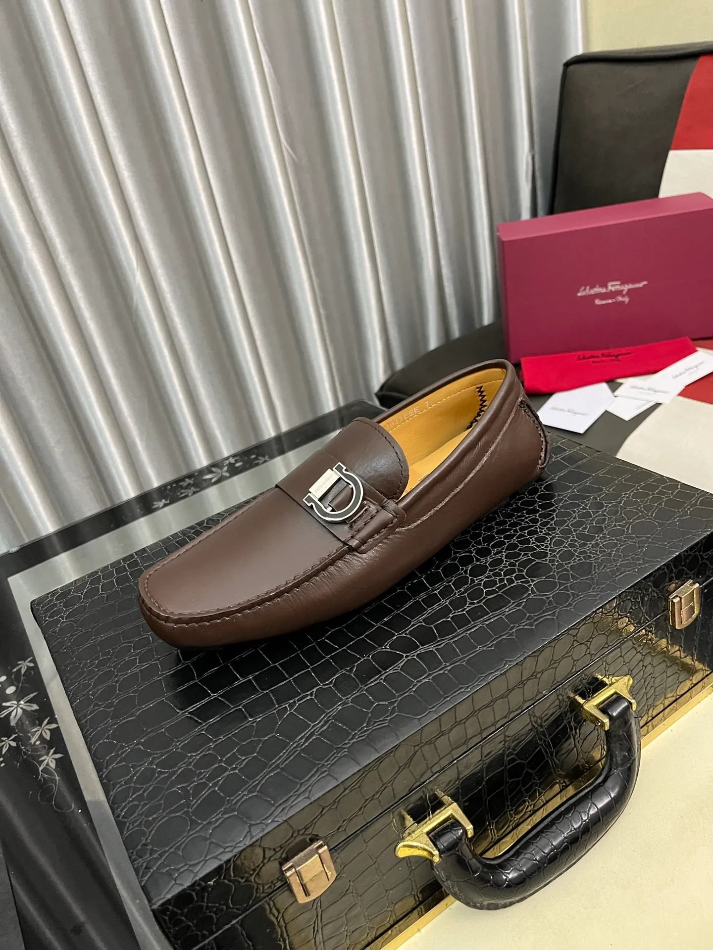 Men's shoes 💰560⌚️⌚️ Ferragamo [Ferragamo] new high-end quality framed shoes. The style is luxurious and elegant, with equal emphasis on practicality and style. We pay special attention to quality and details. The shoe last leather, workmanship and comfort are not inferior! Material: Imported first-layer soft cowhide leather upper ➕Genuine leather lining, code number: 38-446️⃣colors available